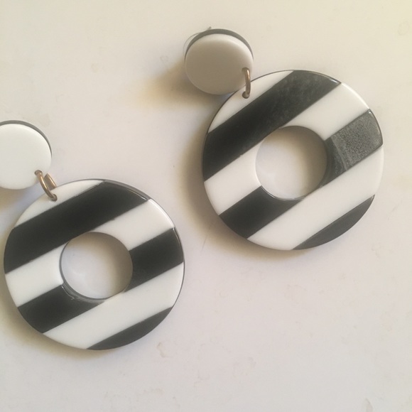 KYRA Black and White Striped Earrings - Picture 3 of 5